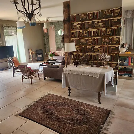 Le Marais 74 Coulandon Homestay szállás