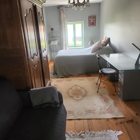 Le Marais 74 Coulandon Homestay